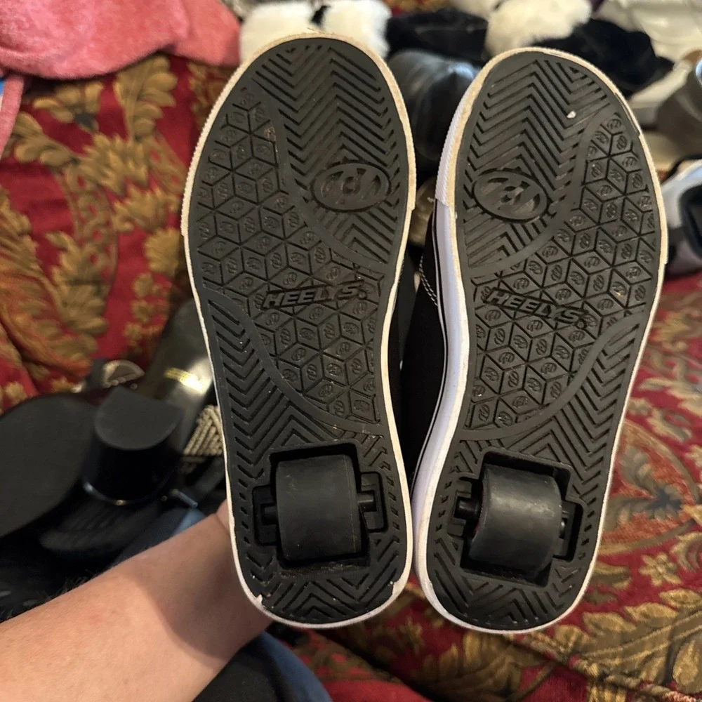 Heelys Skates unisex size 2youth